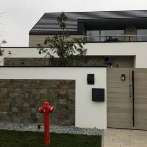 Kamień elewacyjny cięty czterostronnie szerokość 15 cm (ok. 397 zł brutto/m2)