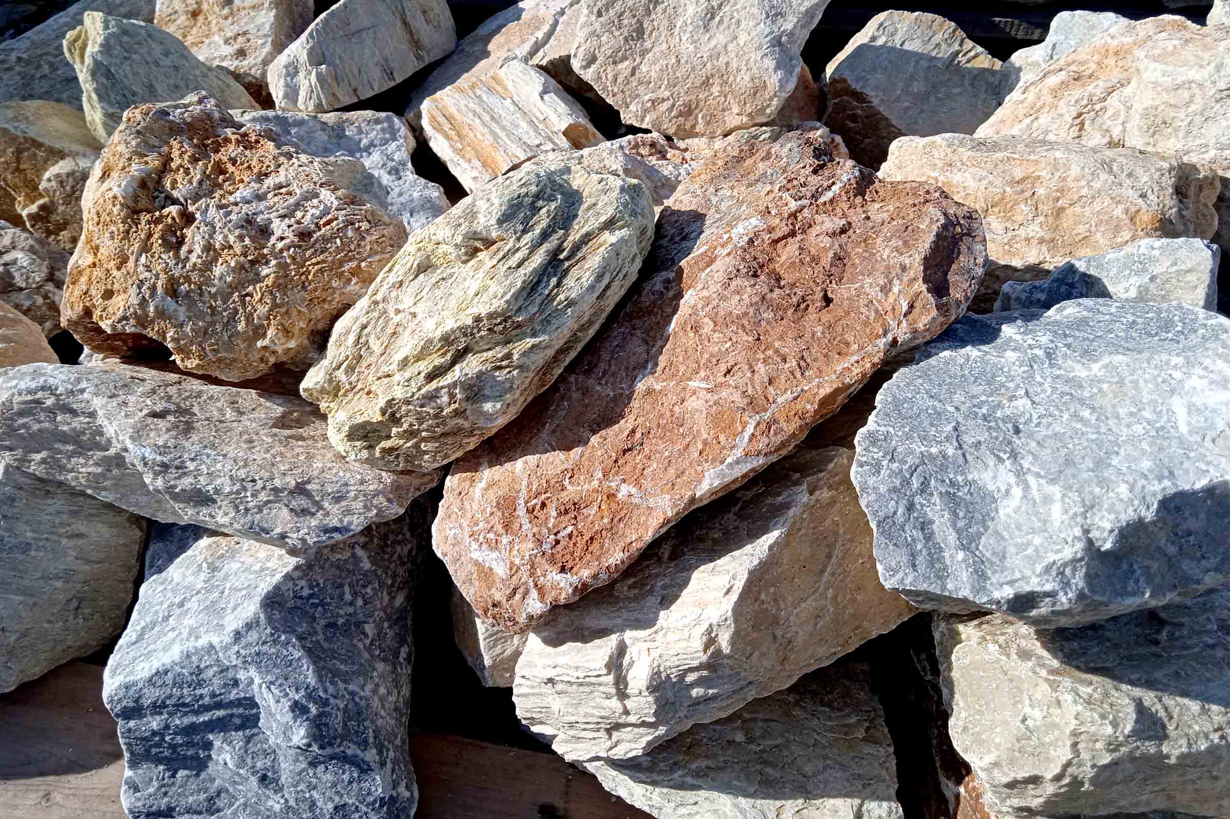 Kamień skalniakowy drobny- łupek karkonoski (w big-bagu na palecie)