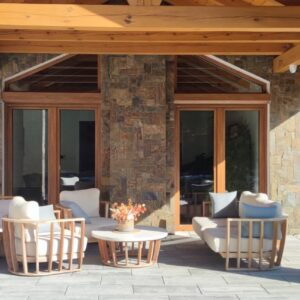 Kamień elewacyjny cięty czterostronnie szerokość 12 cm (ok. 397 zł brutto/m2)